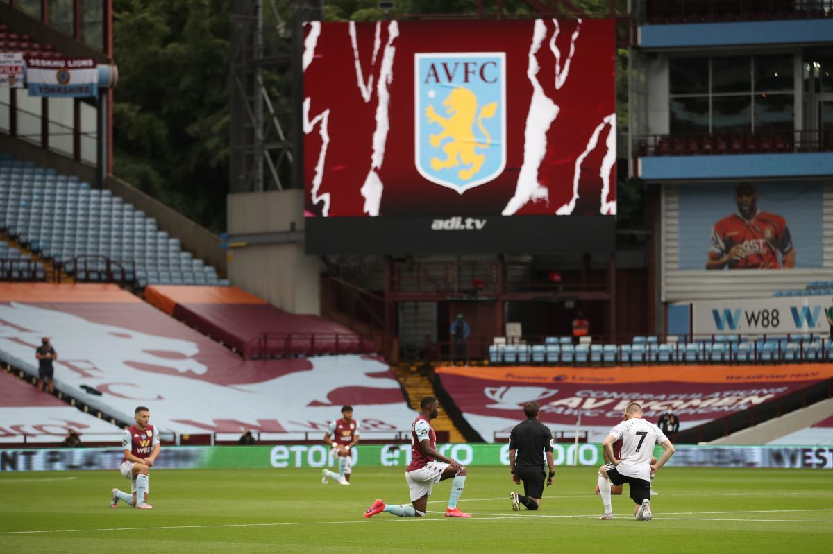 Players take a knee as Premier League restarts