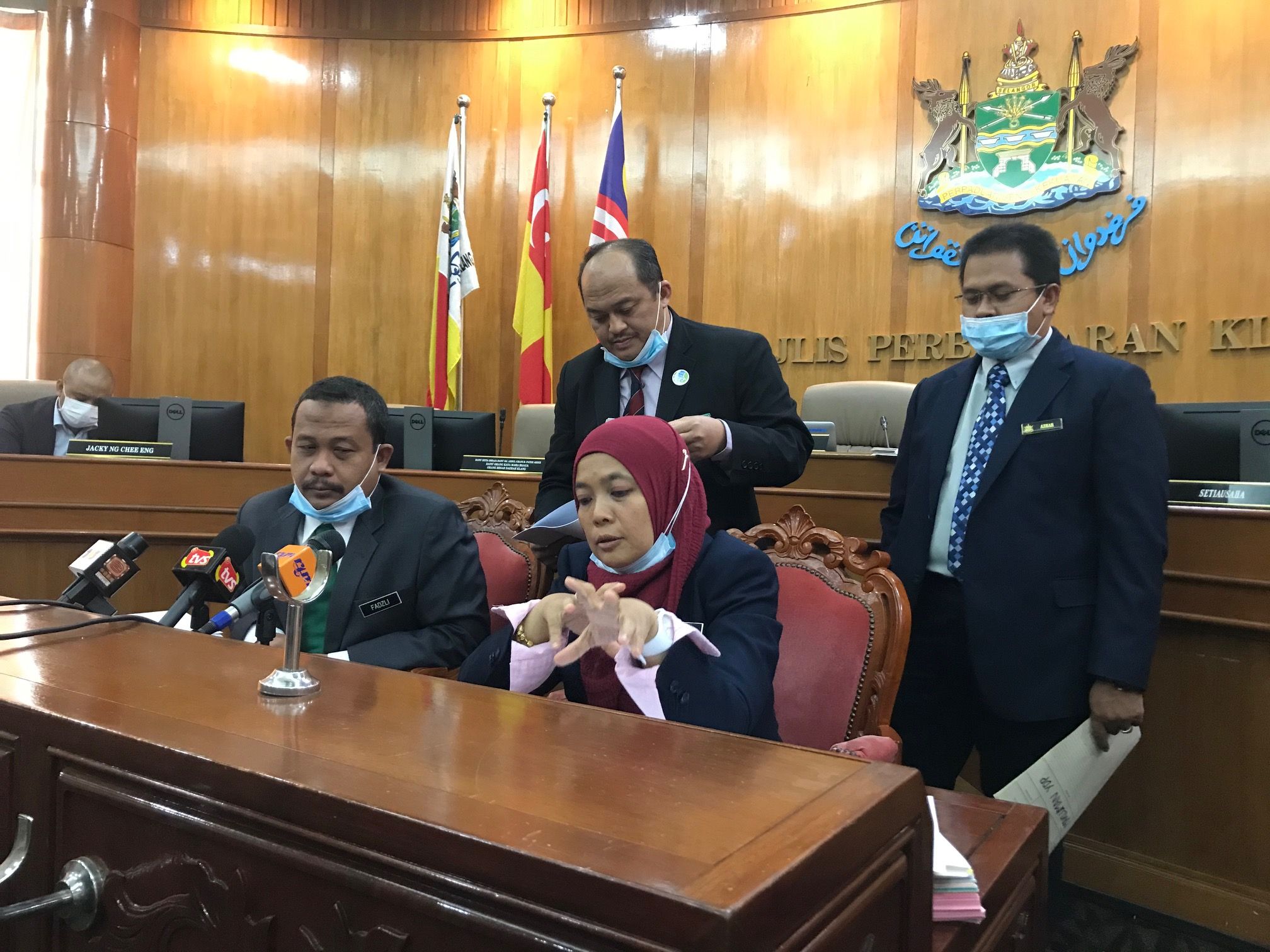 கம்போடியர்கள் நடத்தும் சட்ட விரோத இரவுச் சந்தையை எம்பிகே கண்காணிக்கும் !!!