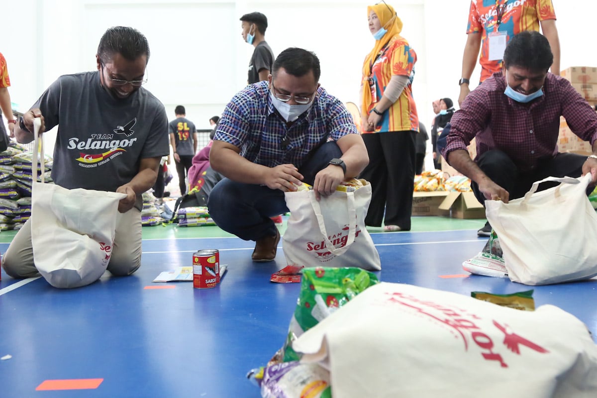 Team Selangor Cares ringan beban 3,000 keluarga - MB