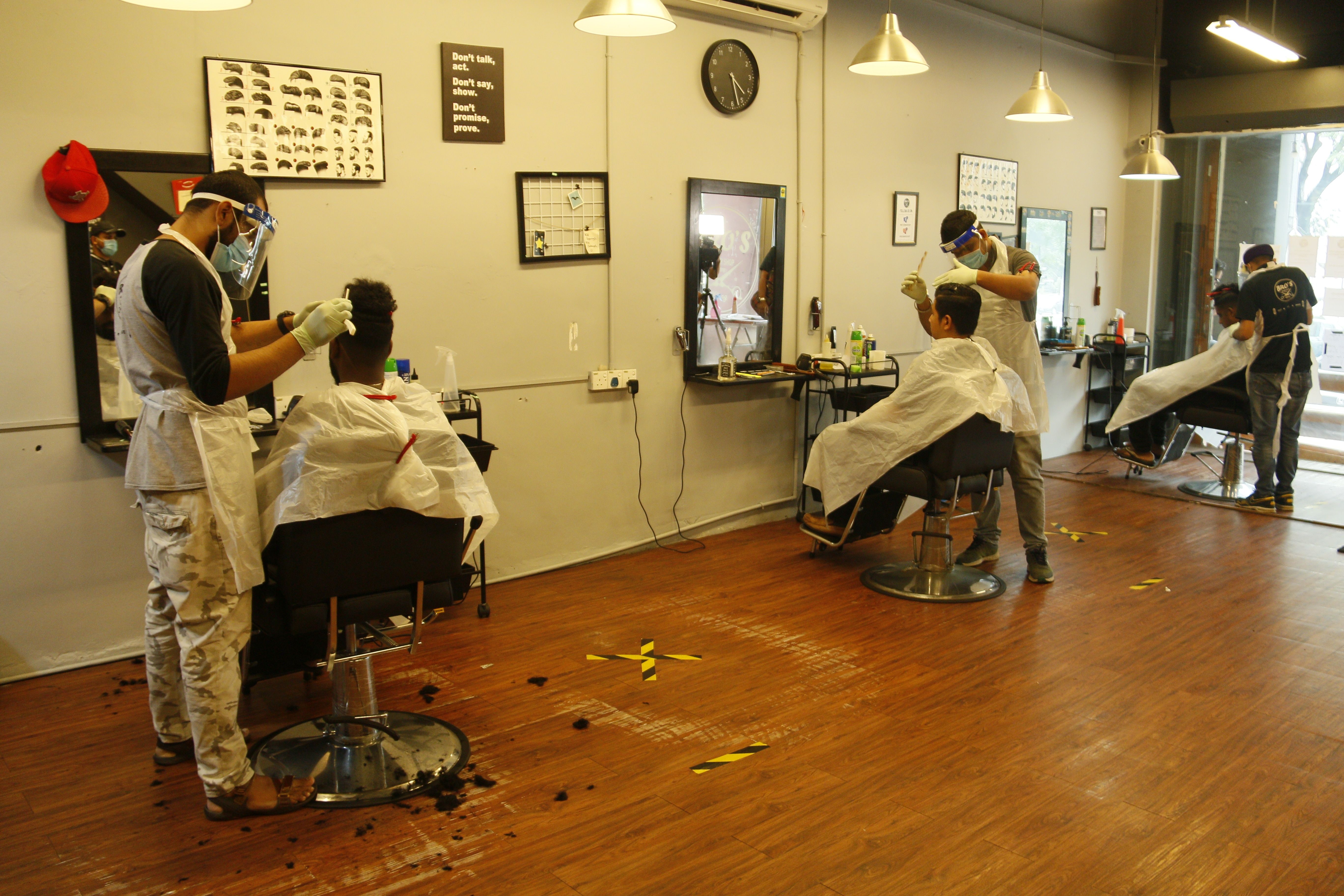 Tiga bulan tanggung rugi, kedai gunting nyaris lingkup