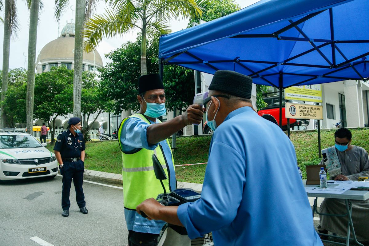 Selangor Sultan: Speed up Covid-19 vaccination for mosque officials