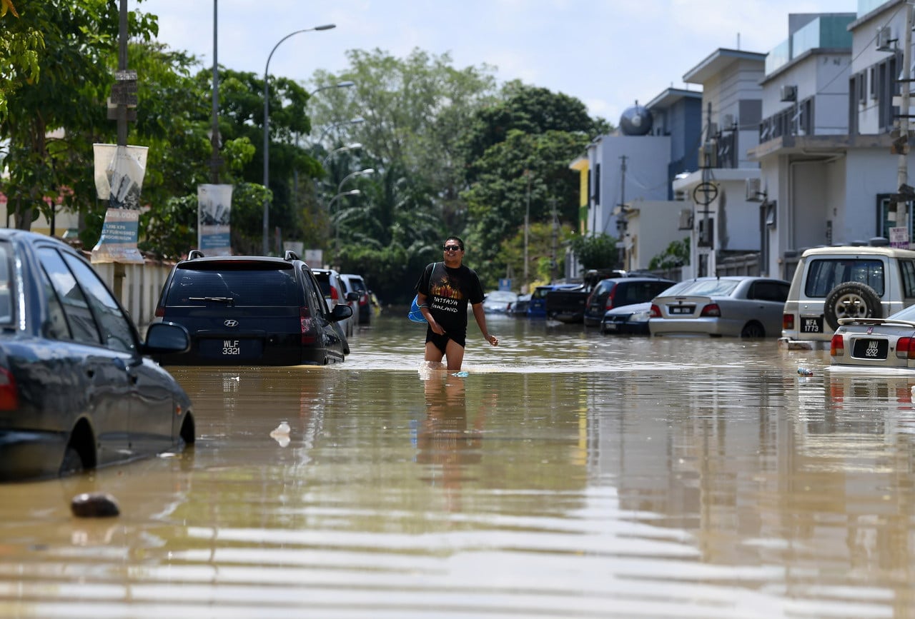Cuaca tidak menentu, unit bencana fokus kawasan banjir kilat