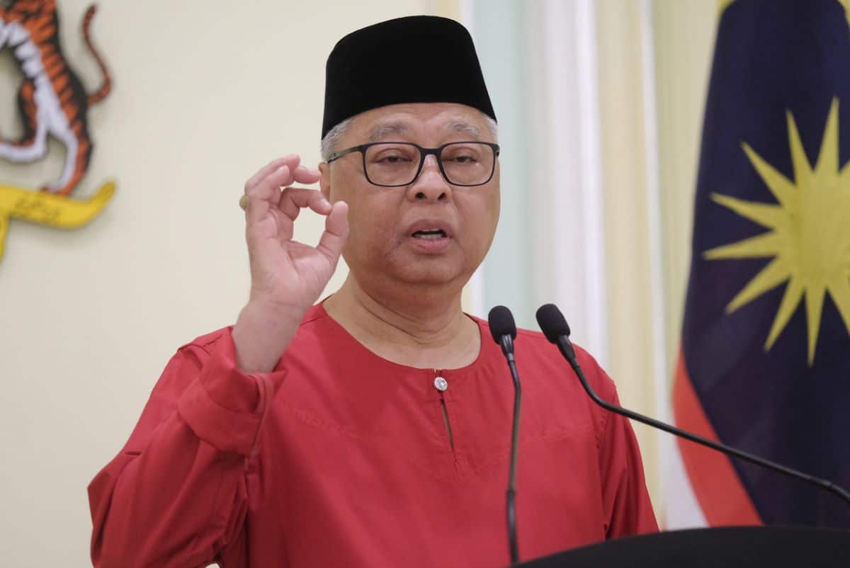 Revoke licence of entertainment centres violating CMCO - Ismail Sabri