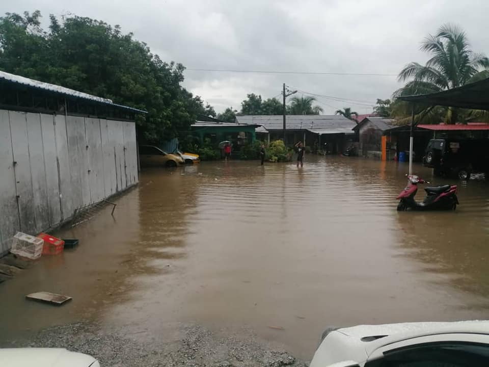 Banjir kilat di Dengkil jejas 10 rumah