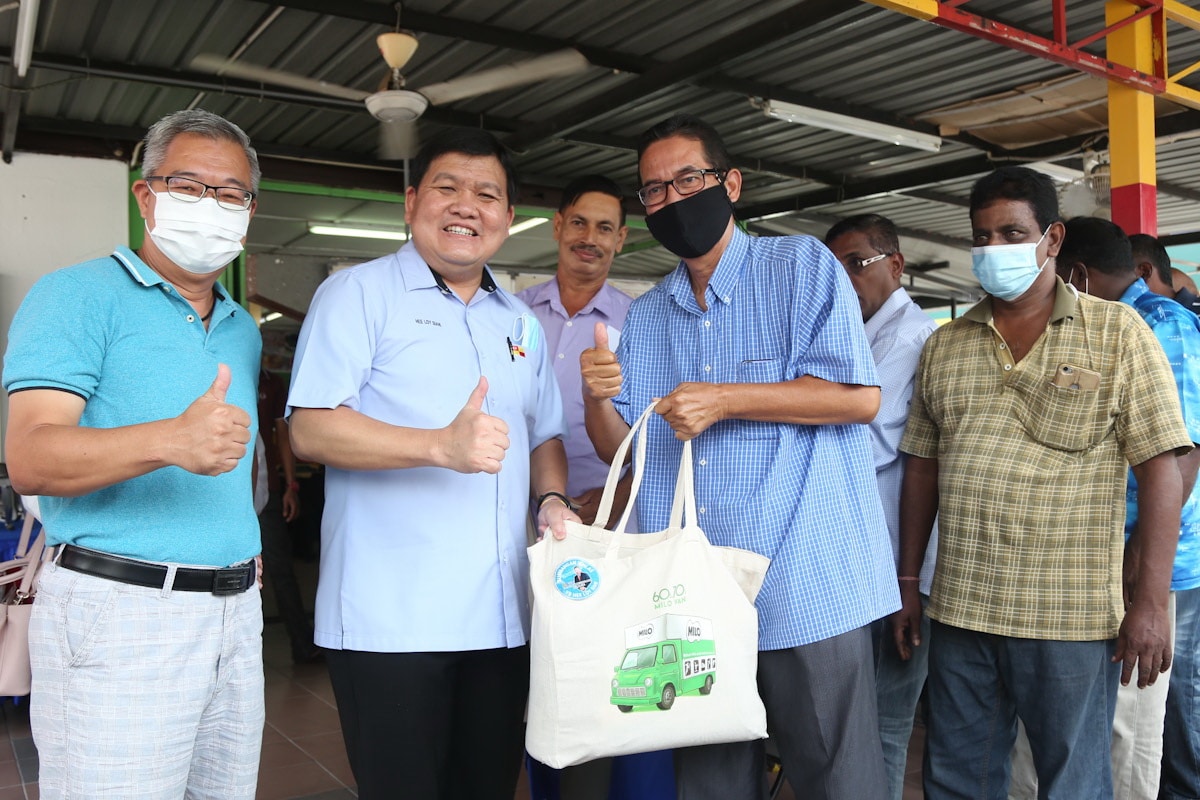 100 pemandu teksi terjejas terima bantuan makanan