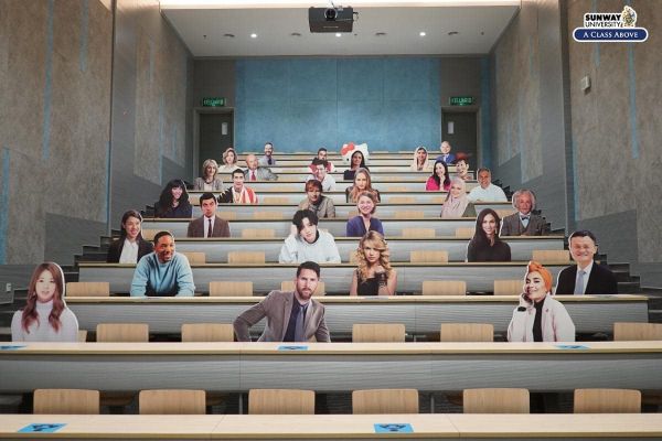 Universiti Sunway guna poster selebriti amal jarak sosial