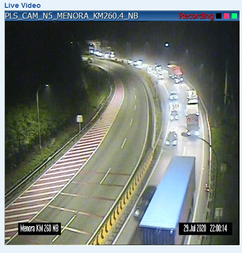 Trafik perlahan di lebuh raya utama malam ini
