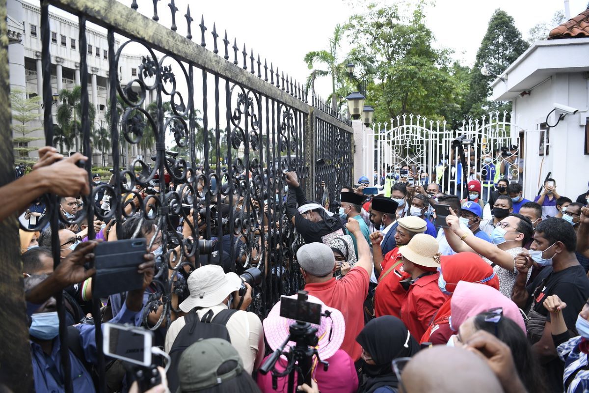 Dr Noor Hisham unhappy with lax Court complex gathering