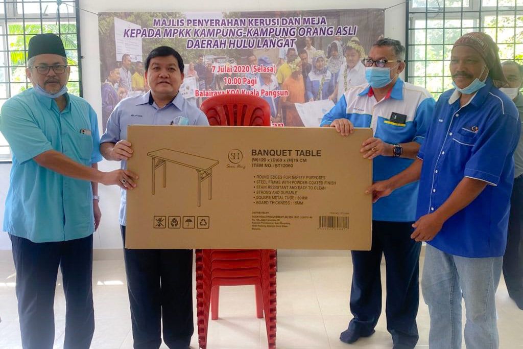 Kerajaan Negeri sumbang kerusi, meja kepada Orang Asli