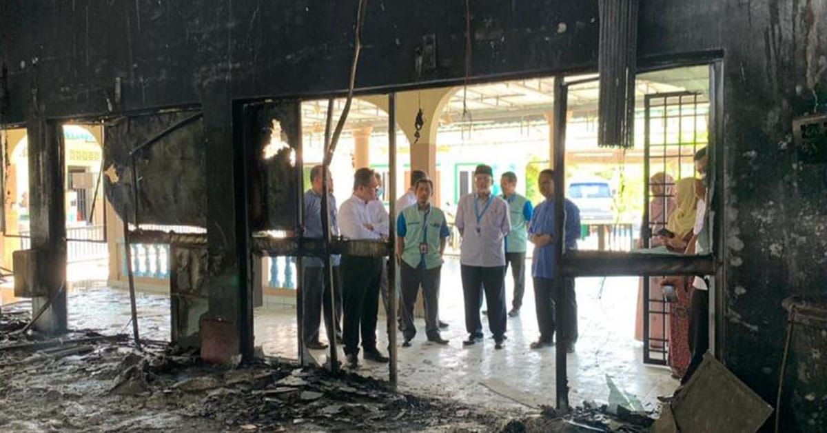Mais-Yide hulur sumbangan bantu surau terbakar