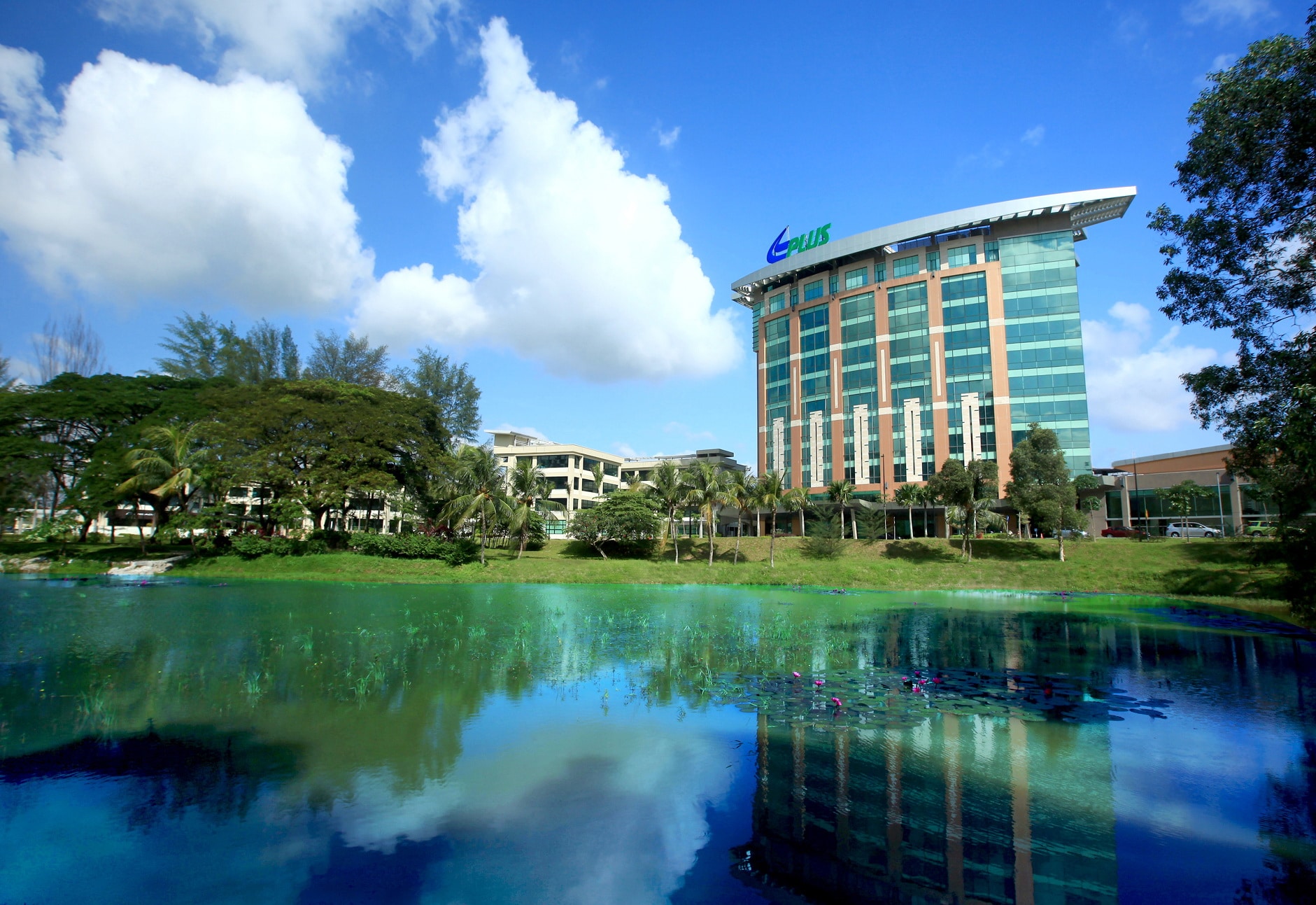 Plus Bhd syarikat lebuh raya pertama raih anugerah AMEC 2020