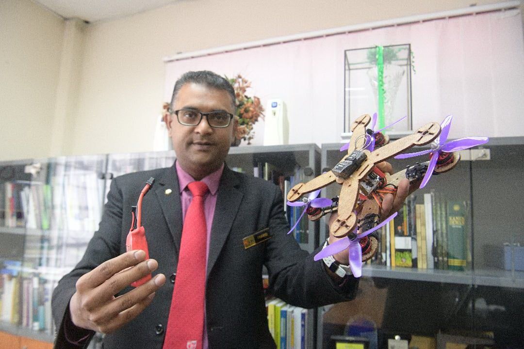 Penyelidik UPM cipta dron gentian daun nanas, mesra alam