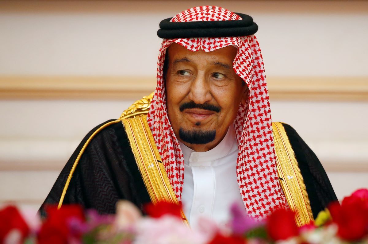 Saudi king chairs cabinet meeting from hospital, in stable condition