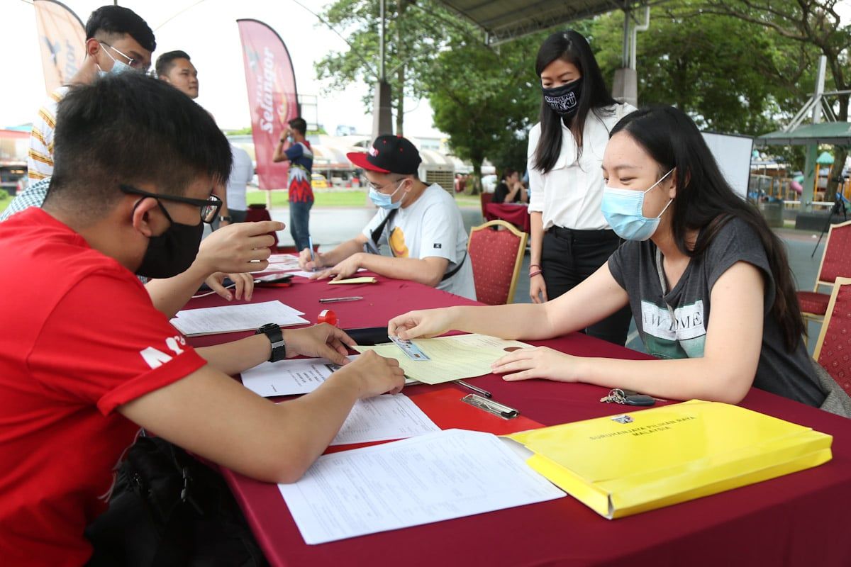 首相：明年1月1日落实18岁投票