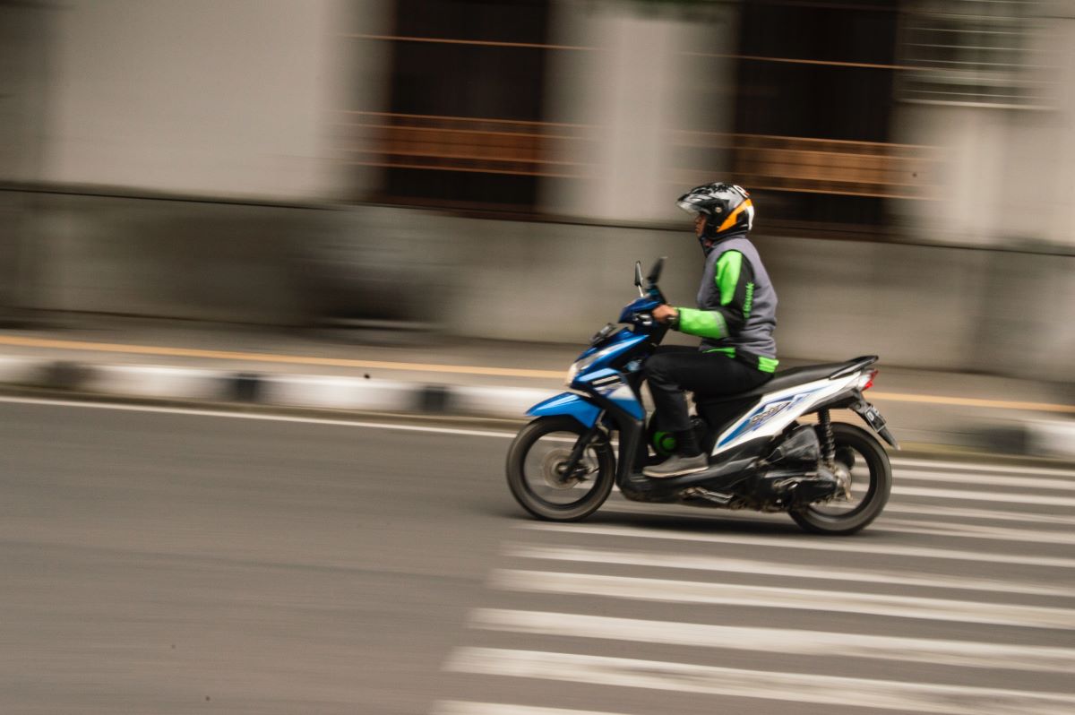 Leaders, elected reps should set example by wearing helmets — Wee