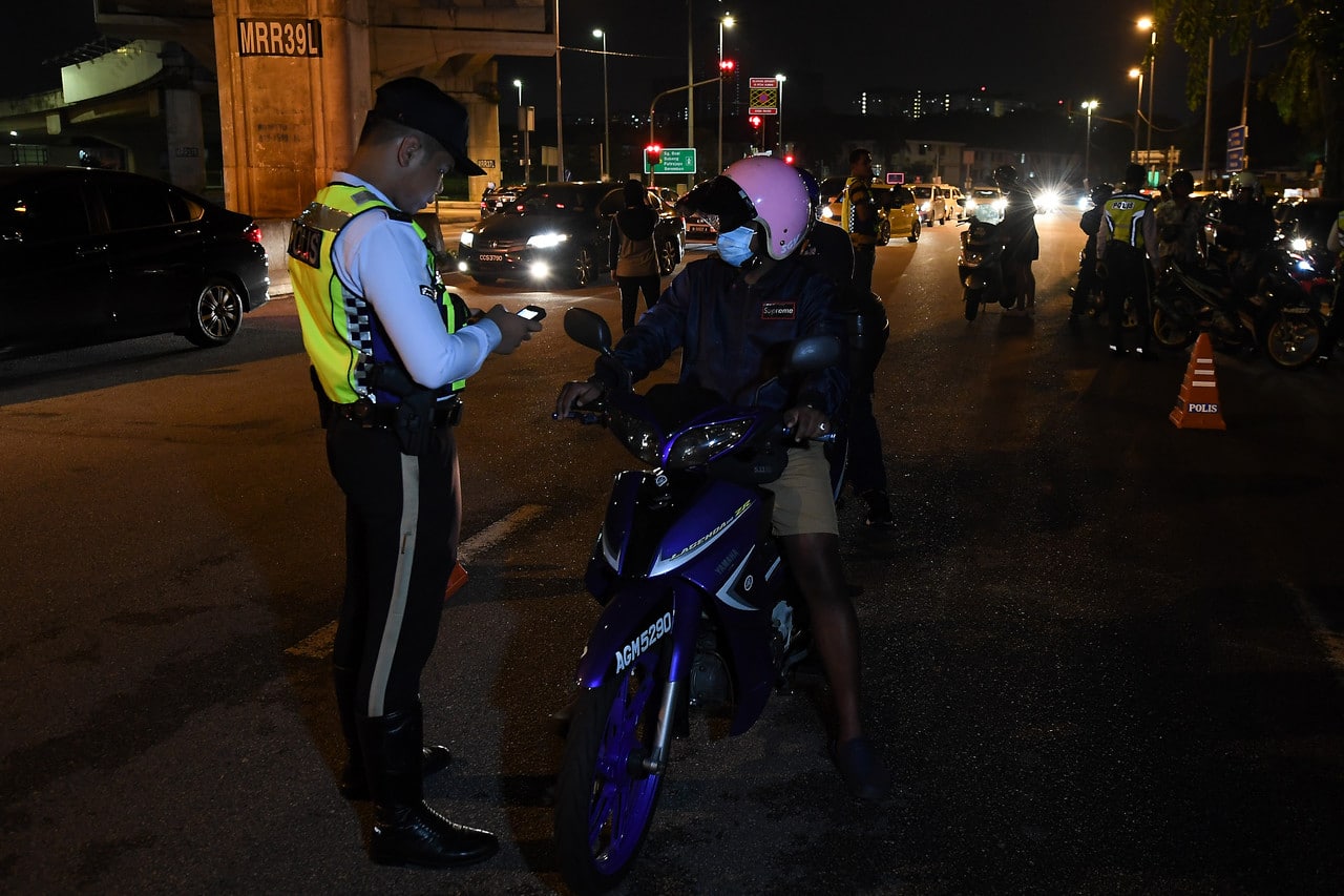 Police deny claims of bikers without face masks being fined