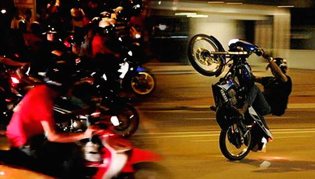 'Mat rempit' wanita antara ditahan tunjuk aksi bahaya