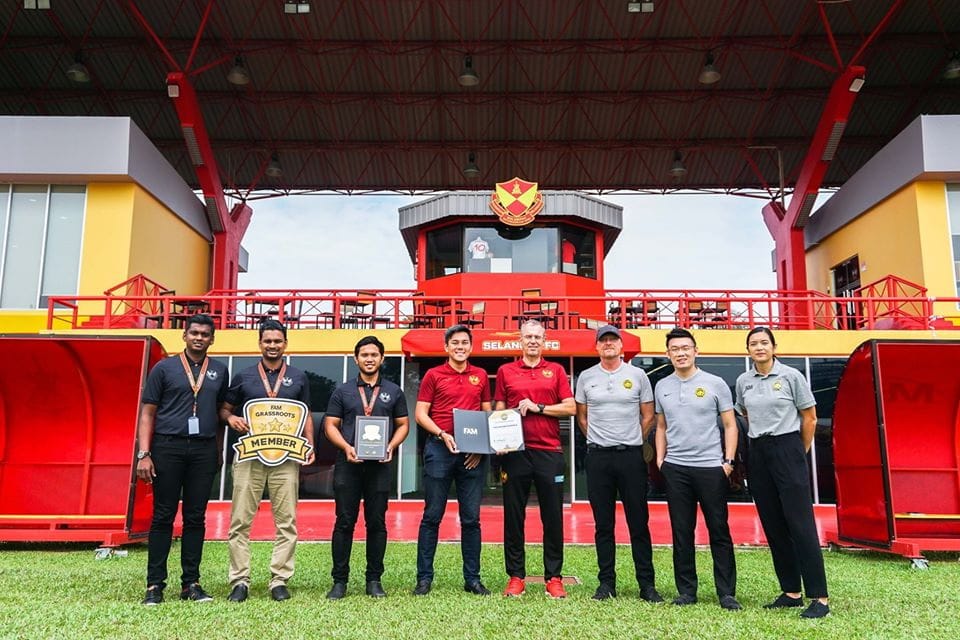 FAS Soccer Schools terima anugerah emas Piagam SupaRimau