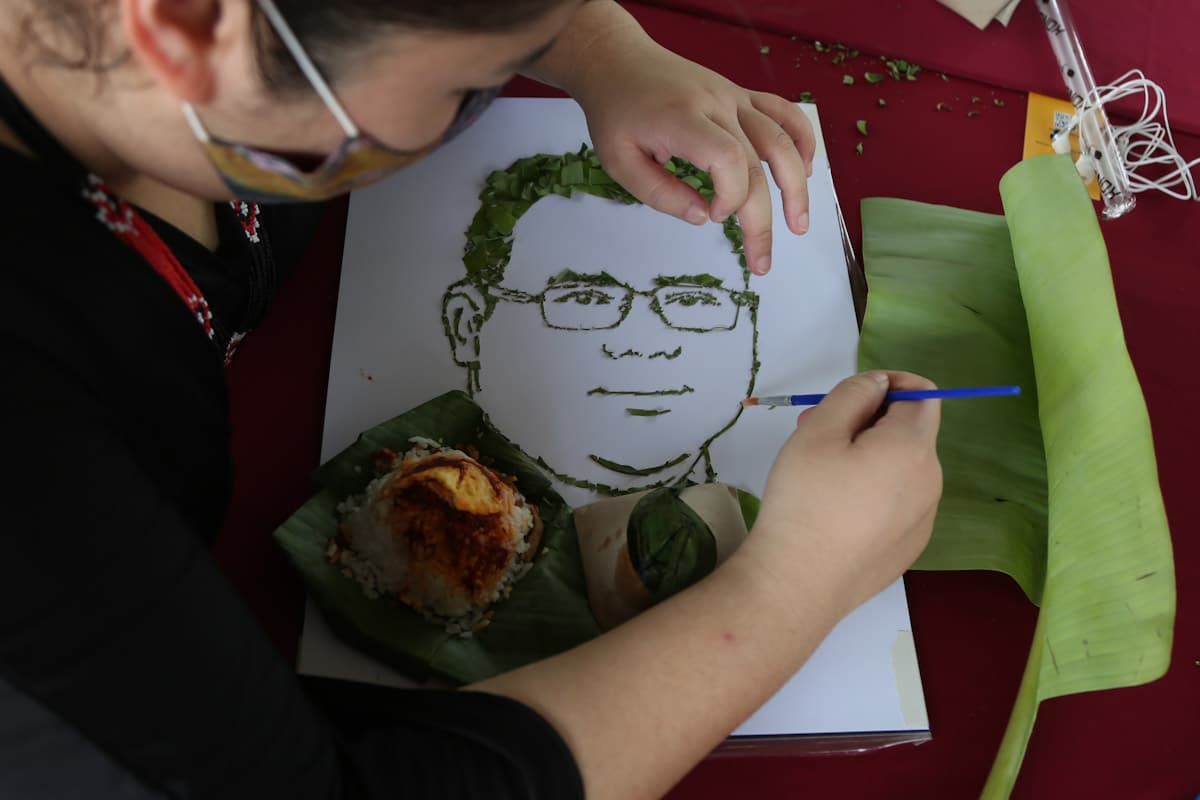 Lakar potret MB guna elemen nasi lemak di Jom Daftar Undi