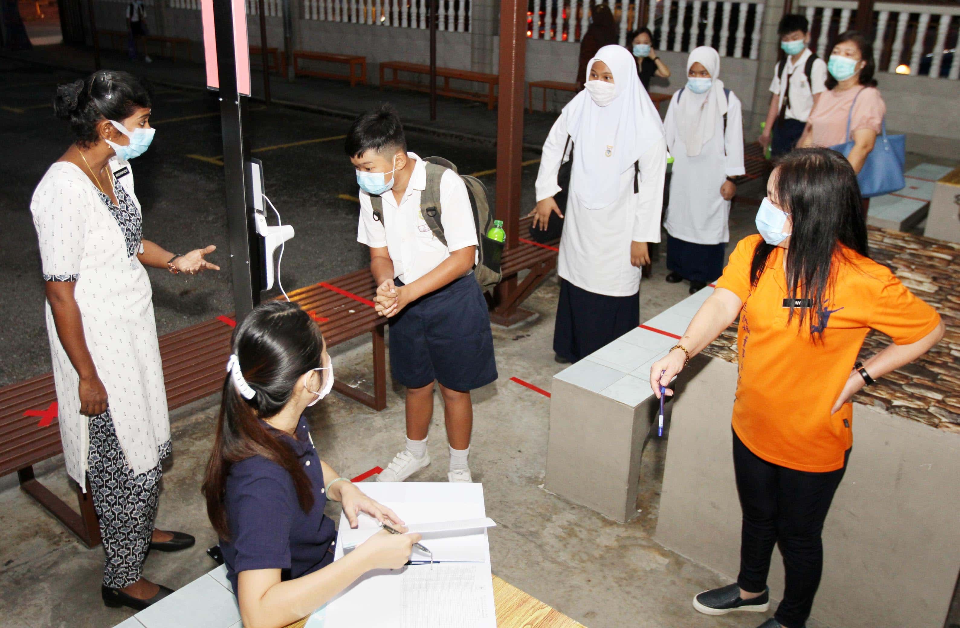 防长：减轻家长负担   研究面罩及布口罩防疫功效     