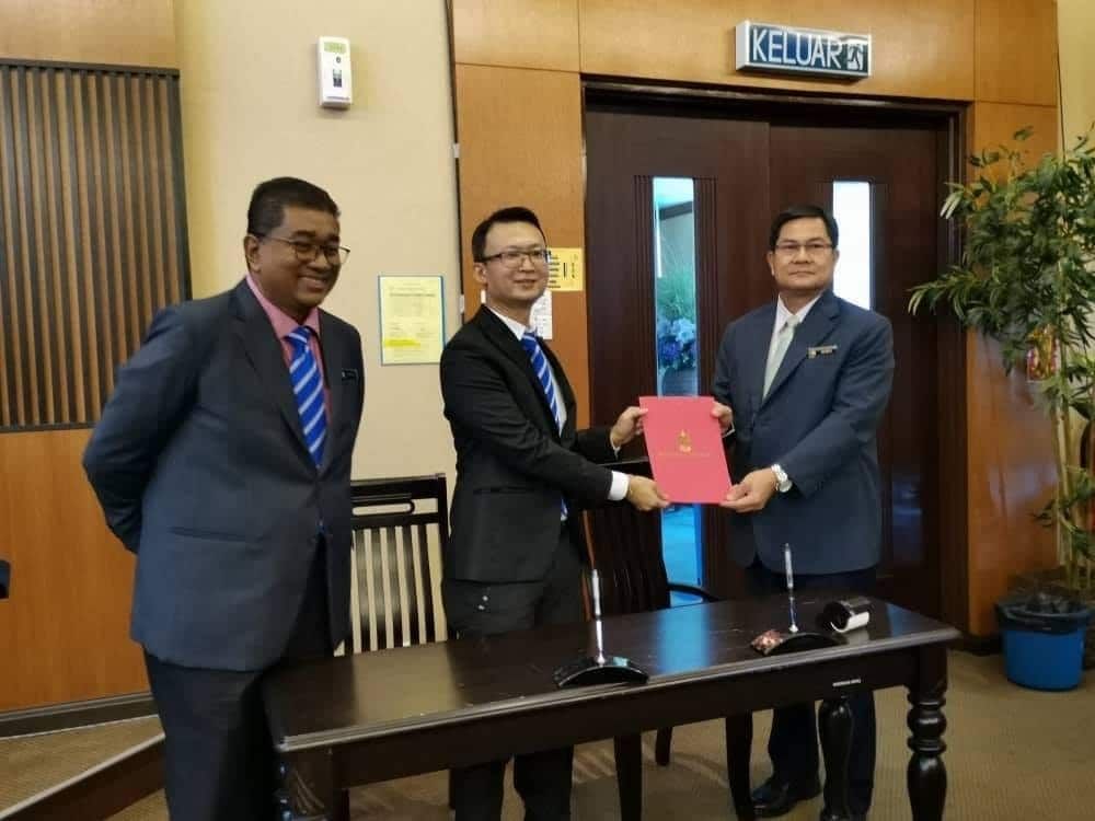 领养首都镇区  陈狄源宣誓任加影市议员