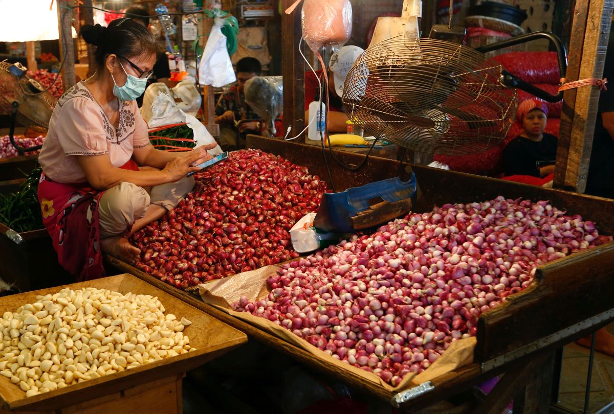 Onion supply in market sufficient, says minister
