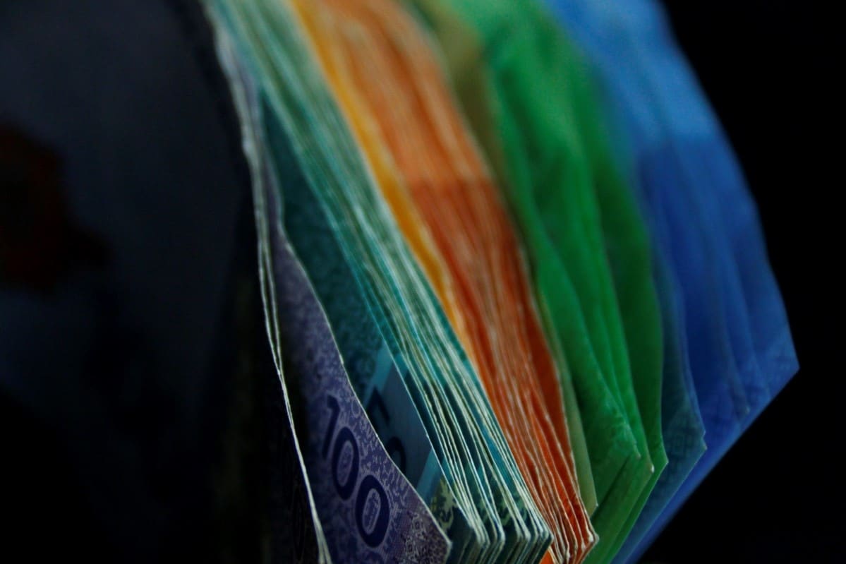 Ringgit extends gains against US dollar on brighter economic prospects