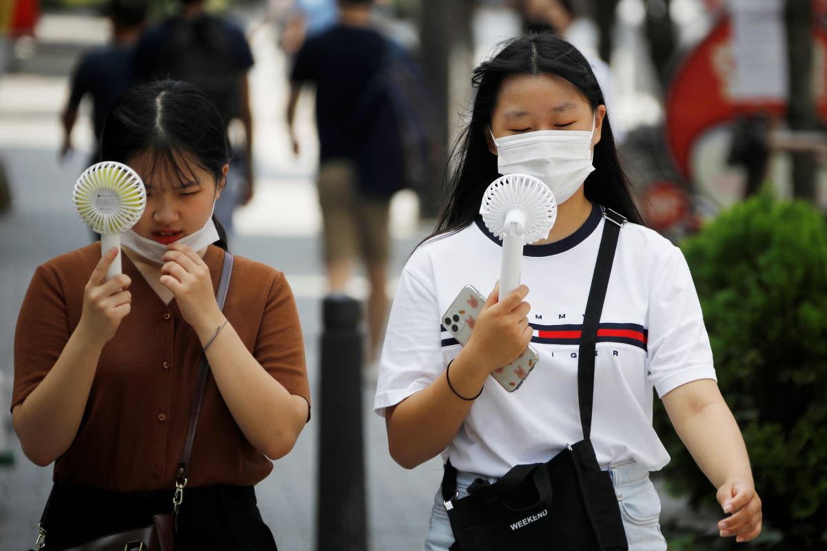 Number of self-employed tumbles amid coronavirus in South Korea