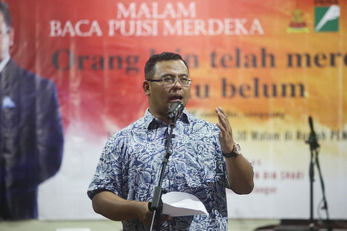 MB baca sajak tema merdeka, kongsi kisah jadi deklamator