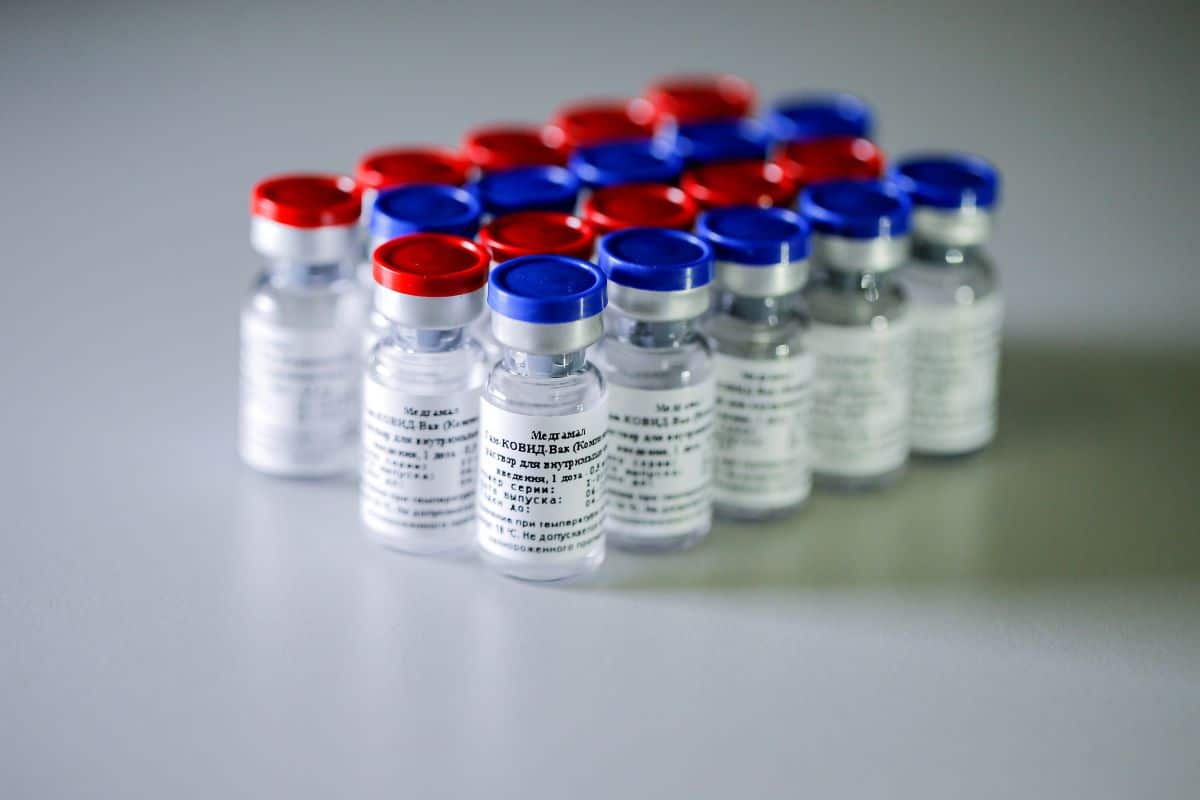 Russia vaccine roll-out plan prompts virus mutation worries