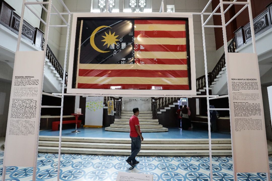 Kibaran pertama bendera Malaysia di Istana Selangor 1950