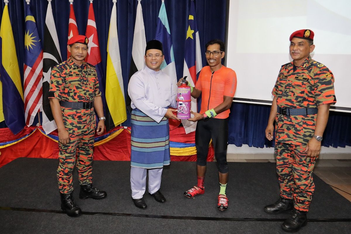 Selangor sumbang RM10,000 sokong kayuhan amal anggota bomba