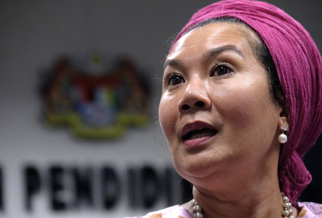 Kerajaan digesa beri kelonggaran PDK beroperasi semula - Ras Adiba