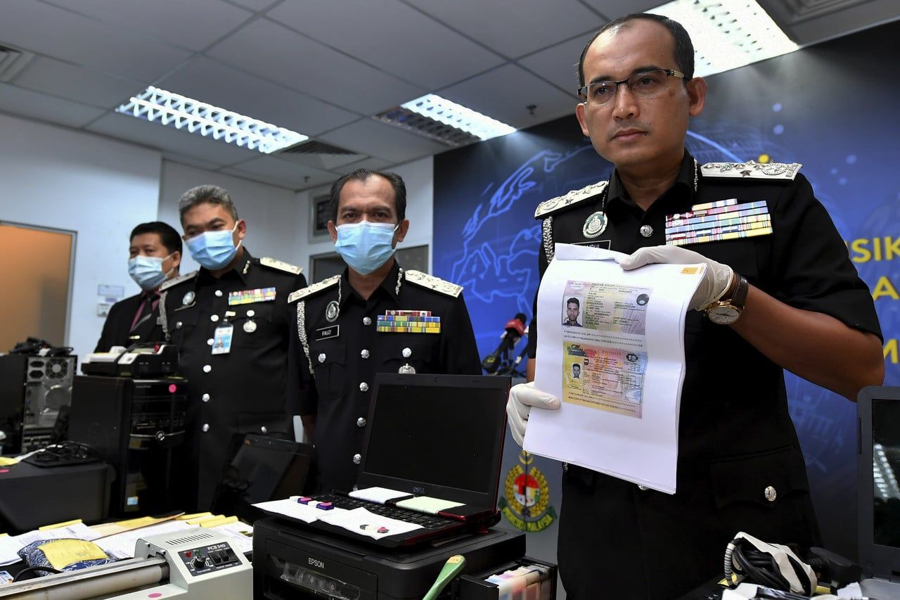 வெளிநாட்டுத்  தொழிலாளர்களைப் பெறுவதற்கு முதலாளிகள் விமான நிலைத்திற்கு வர வேண்டும்