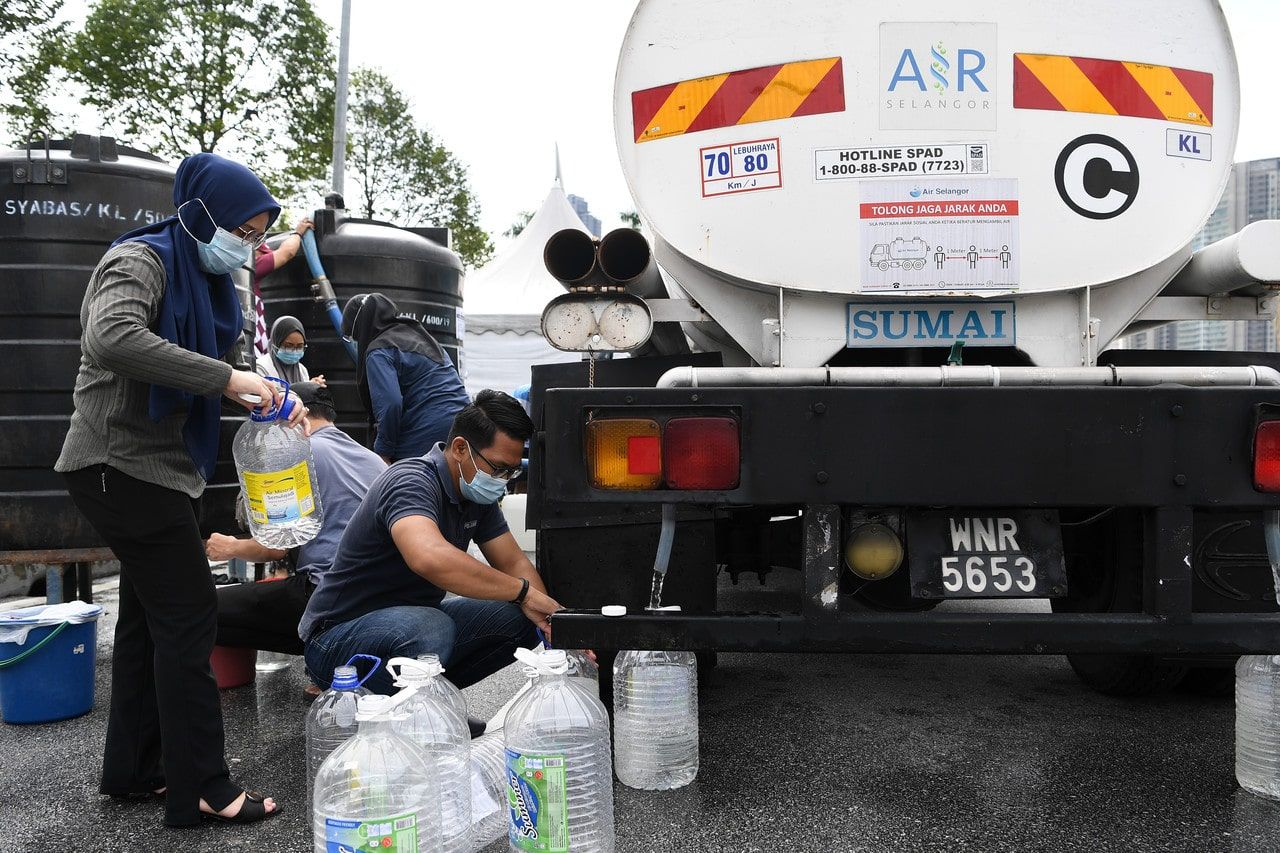 குழாய் உடைந்ததால் பெட்டாலிங், உலு லங்காட், கோலாலம்பூரில் நீர் விநியோகத் தடை
