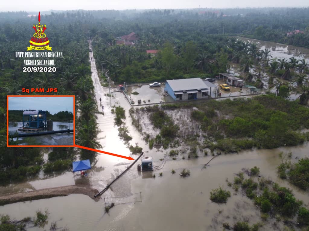 JPS bina dinding lindungi rumah terjejas air pasang besar