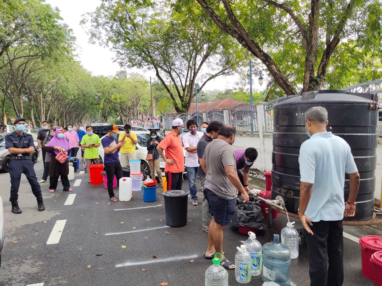 启动20公共水喉  供雪州7县居民取水