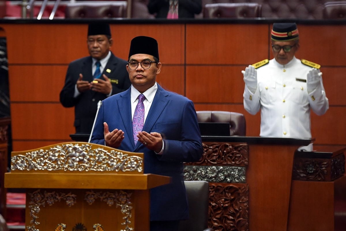 Jefridin Atan sworn in as senator