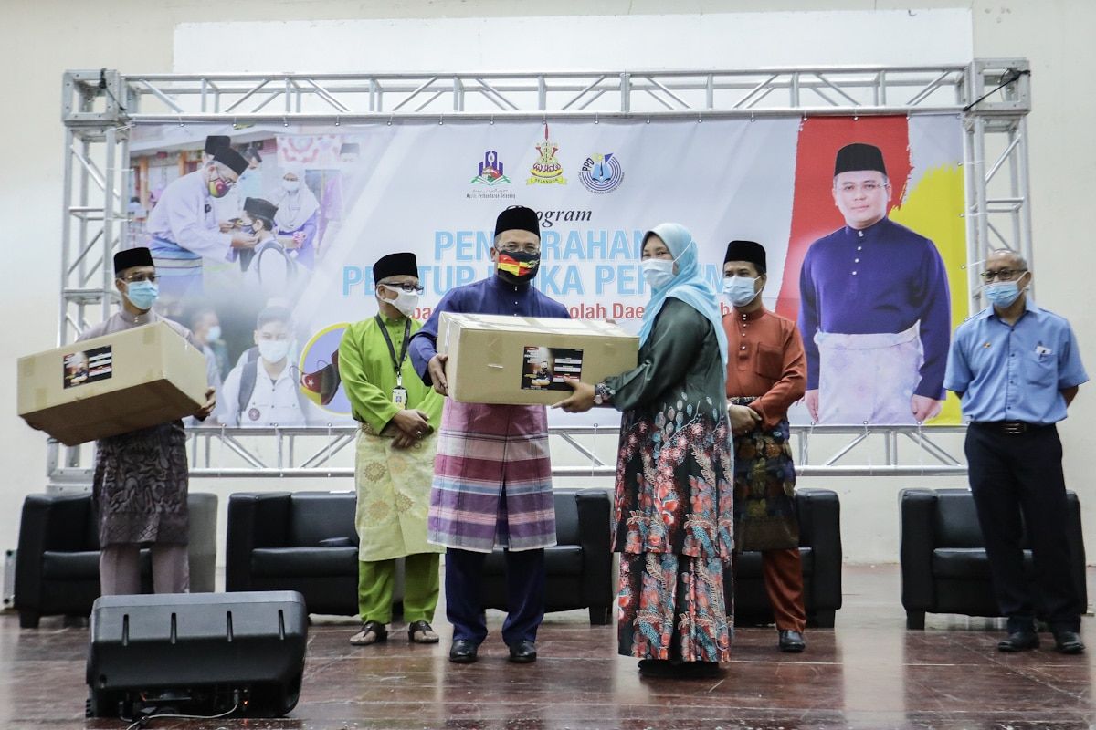 雪州派免费口罩  鹅唛12万学生受惠