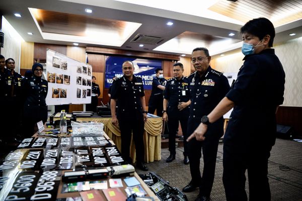 Dua wanita antara lima ditahan terlibat sindiket pemerasan video lucah