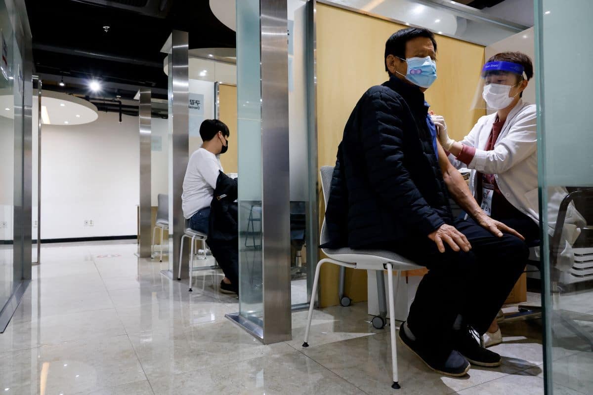 South Korea urges people to get flu vaccinations despite death tolls