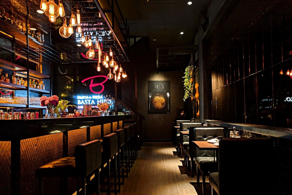 Eateries with bars in Selangor only allowed to operate till 11pm