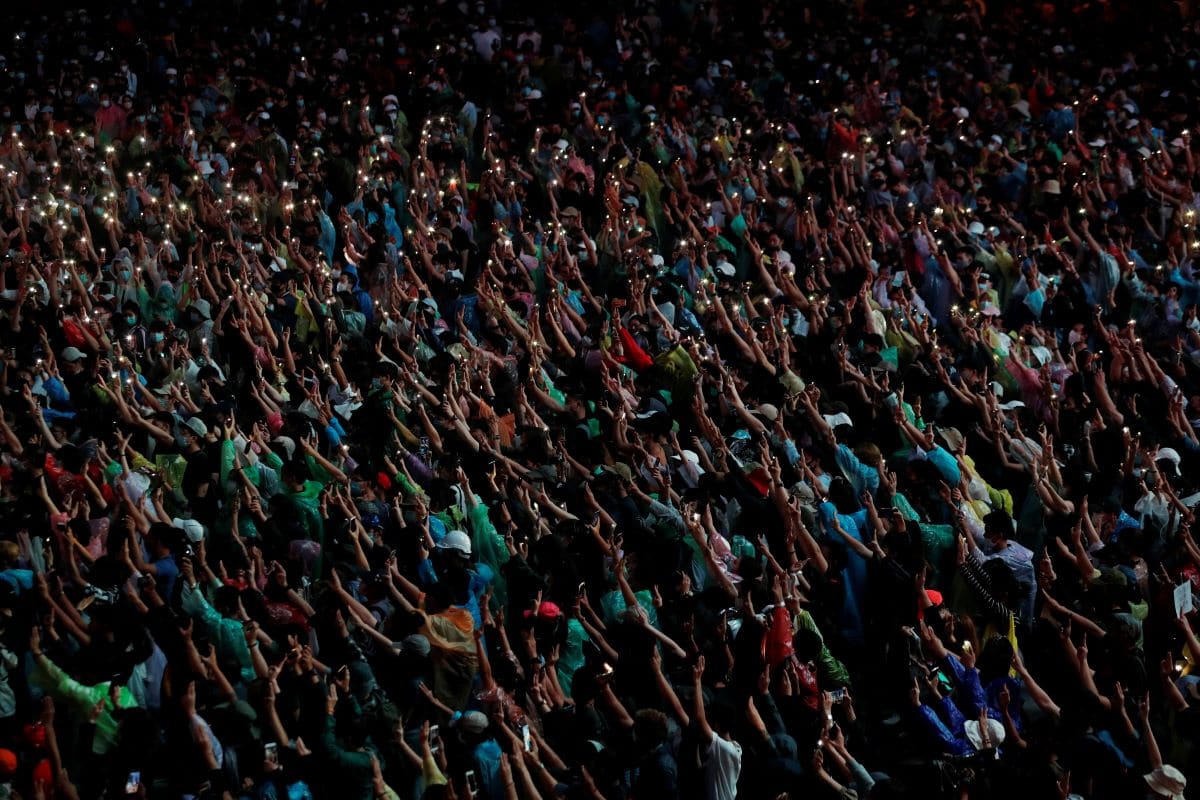 Thai court suspends local online TV amid protests