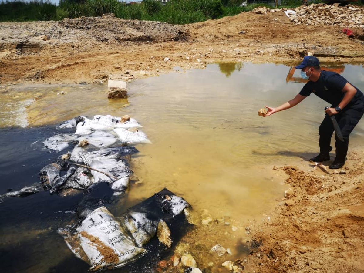 Pollution in Sungai Kundang: Three men in remand