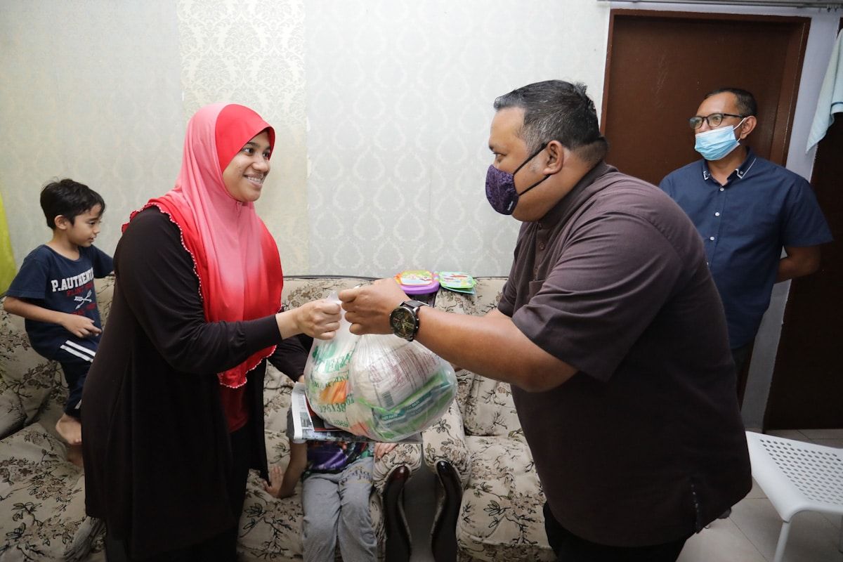 கோவிட்-19 நோய்த் தொற்றை கையாள்வதில் மந்திரி புசார் தலைமைத்துவத்தின் விரிவான அணுகுமுறை