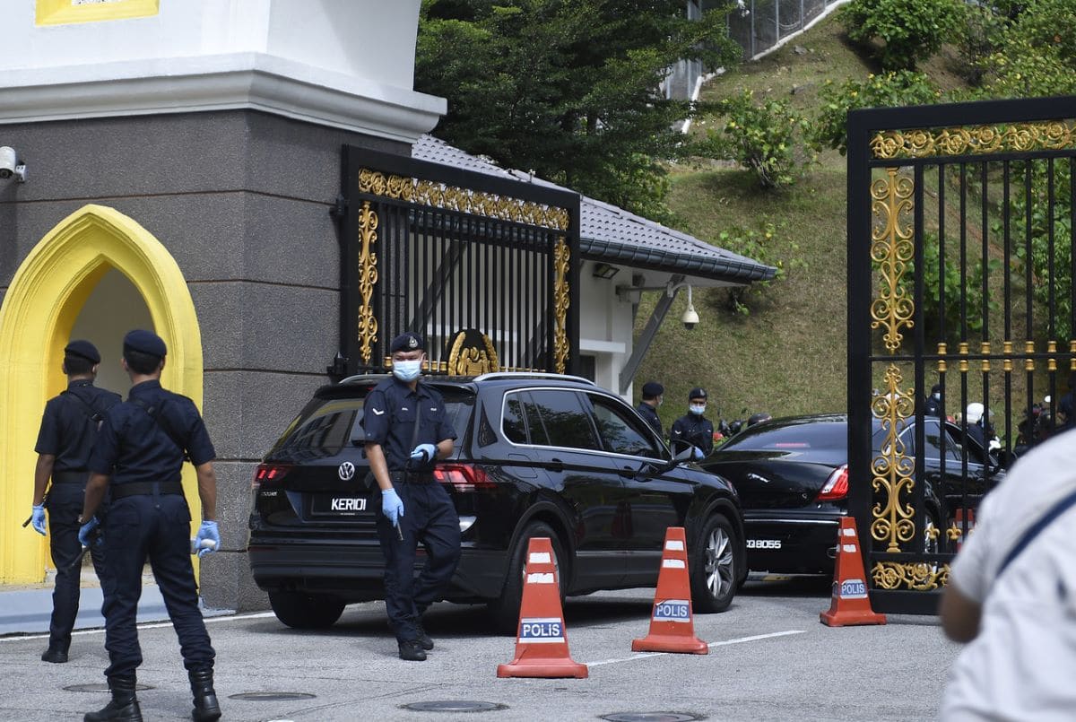 Anwar arrives for audience with King over his claim of majority MP support