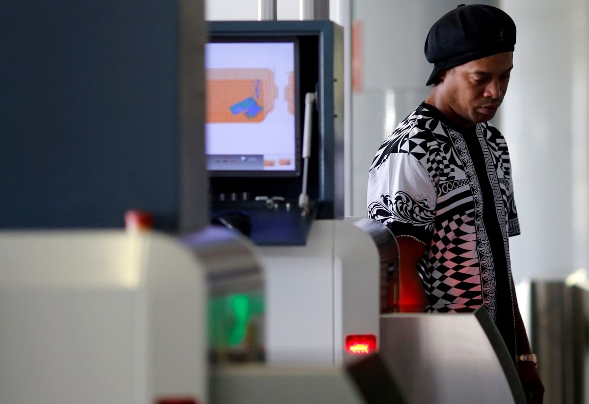 Ronaldinho tests positive for Covid-19