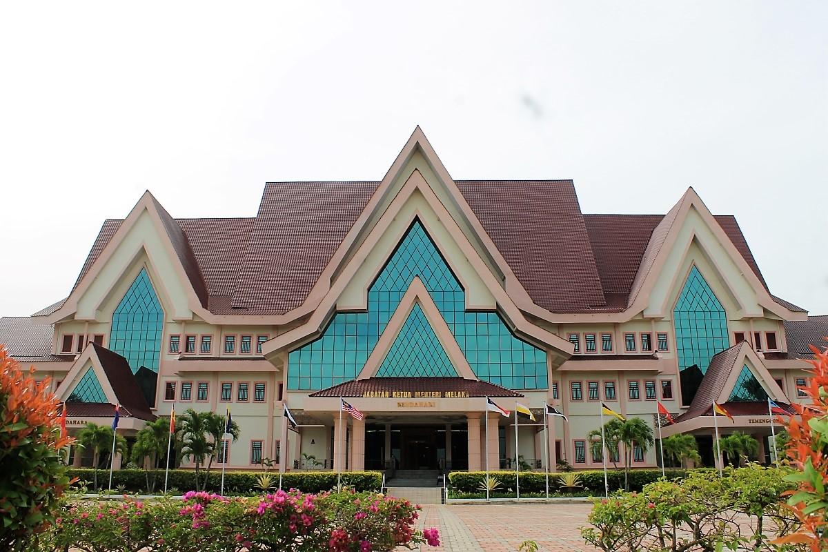 Covid-19: 100 Seri Negeri complex staff undergo swab test