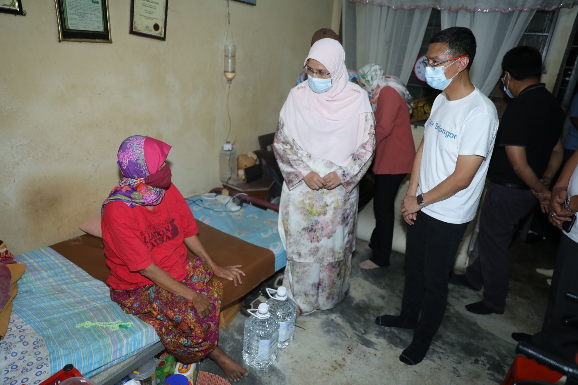 Air Selangor bantu agih 3,000 air botol di DUN Batu Tiga