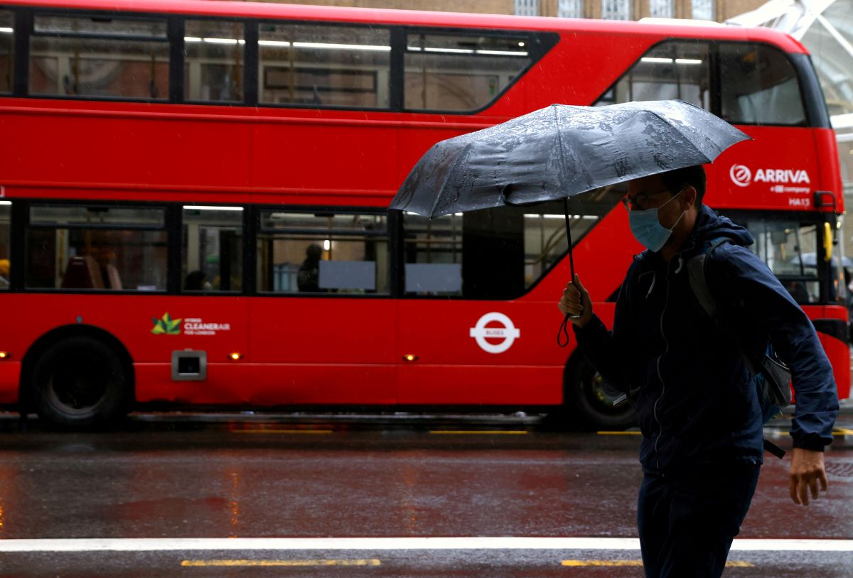 Fuel prices at record highs in UK